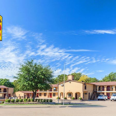 Hotel Super 8 By Wyndham Mt. Pleasant Tx Mount Pleasant Exterior foto
